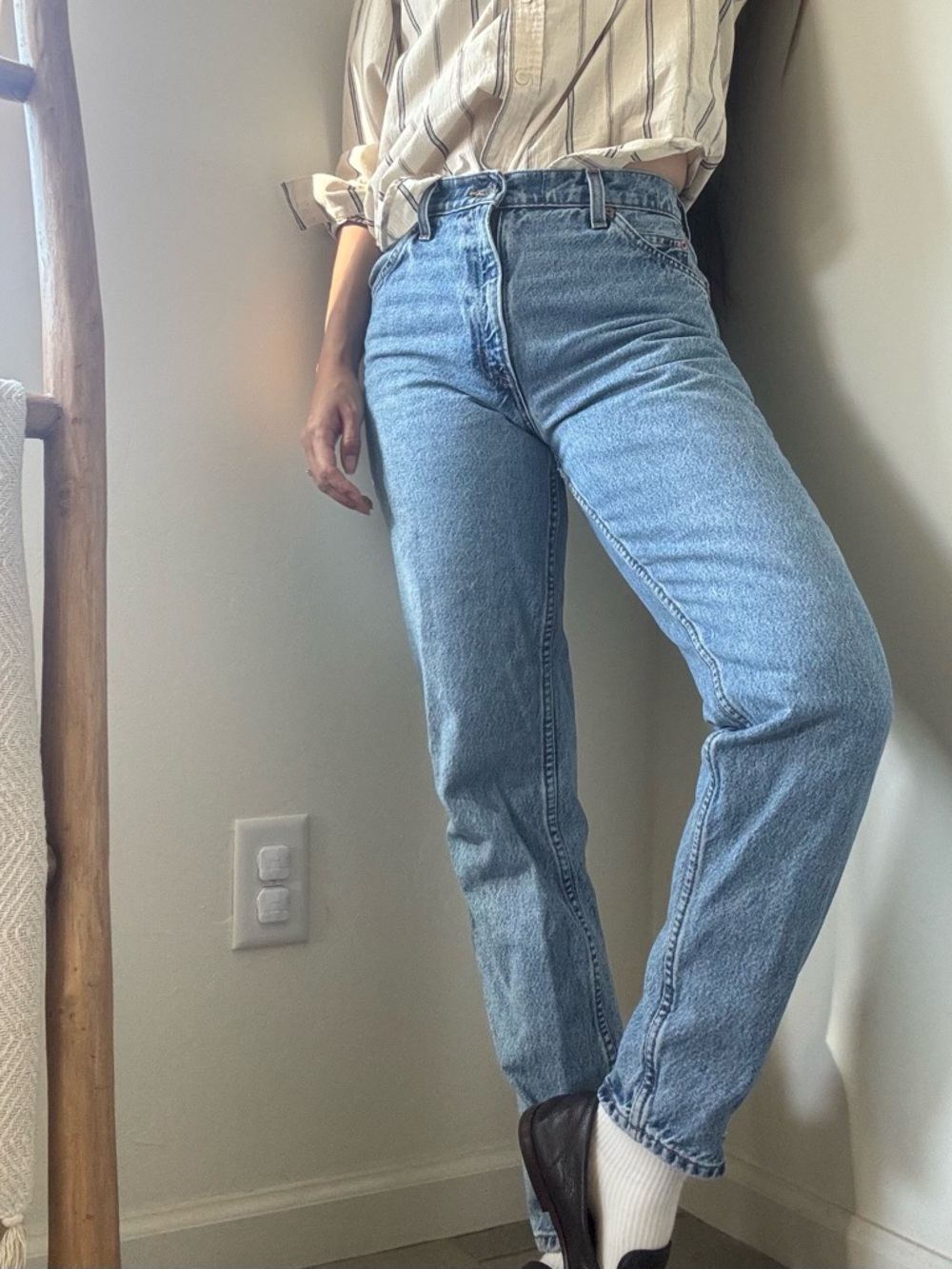 Vintage Levi’s 950 Relaxed Fit Tapered Leg - Picture 2 of 5